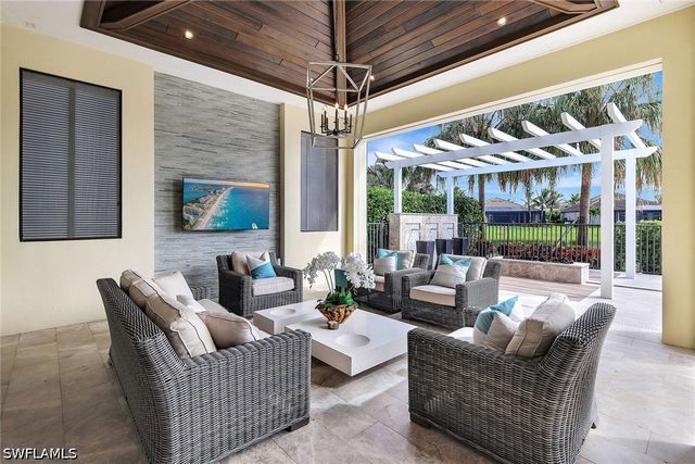 3208 Kumamoto LN, Naples, FL 34114