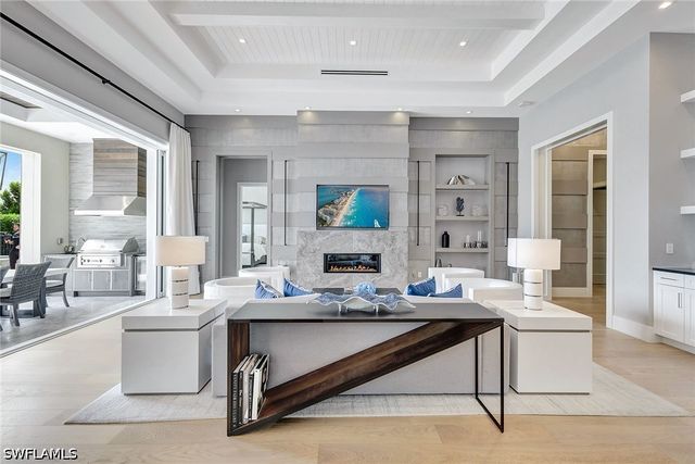 3208 Kumamoto LN, Naples, FL 34114