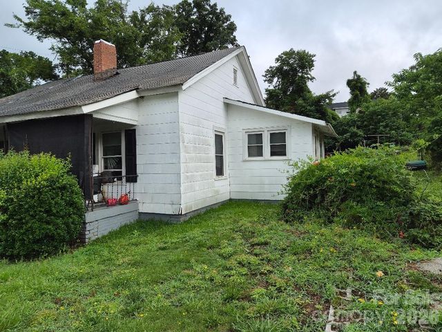 6 Hampton Street, Great Falls, SC 29055