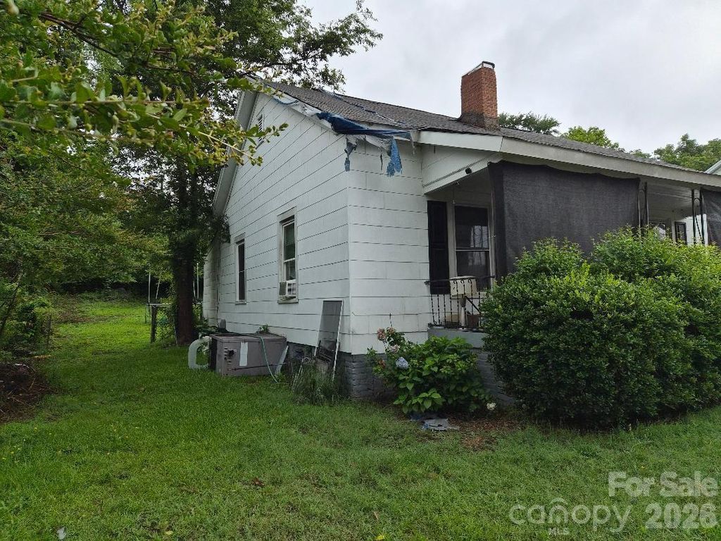 6 Hampton Street, Great Falls, SC 29055