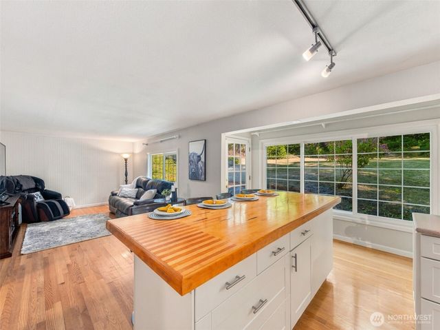 10323 Crescent Valley Drive NW, Gig Harbor, WA 98332