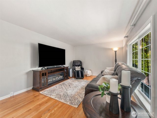 10323 Crescent Valley Drive NW, Gig Harbor, WA 98332
