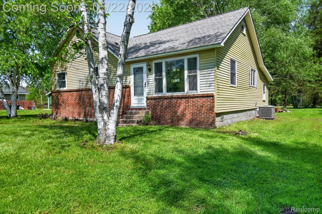 3660 Keewahdin Road, Fort Gratiot Charter Township, MI 48059