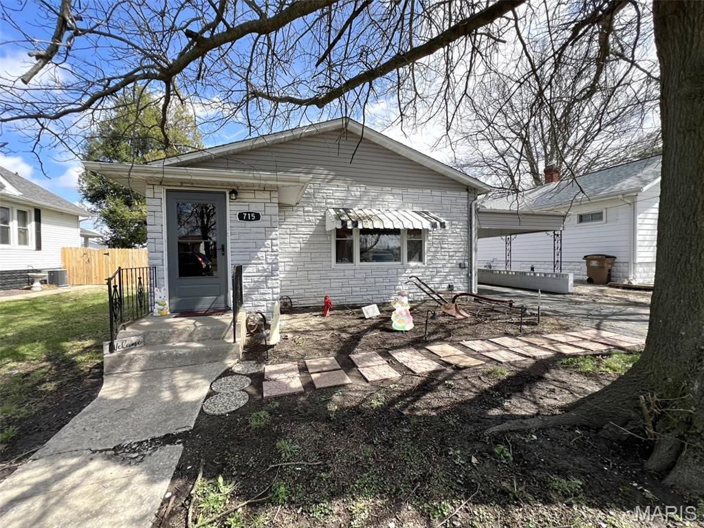 715 Springfield Road, Gillespie, IL 62033