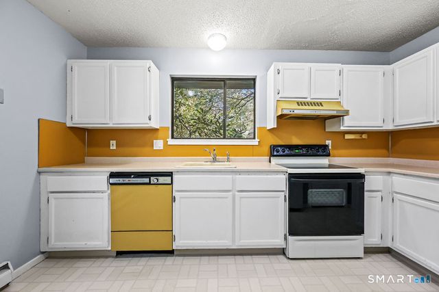 6 Heritage Drive 6, Avon, CT 06001