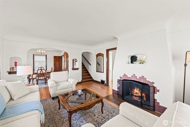 327 5th Street SW, Puyallup, WA 98371