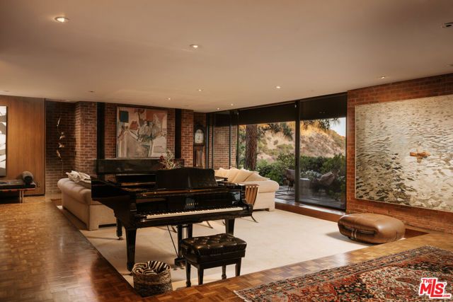 9225 Nightingale Drive, Los Angeles, CA 90069