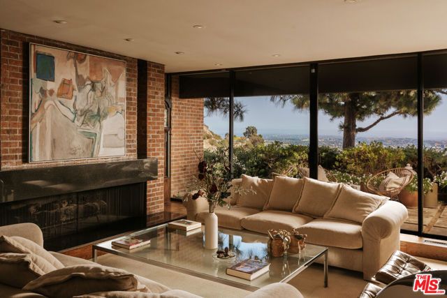 9225 Nightingale Drive, Los Angeles, CA 90069