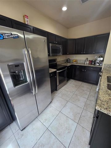9424 SW 171st Pl, Miami, FL 33196