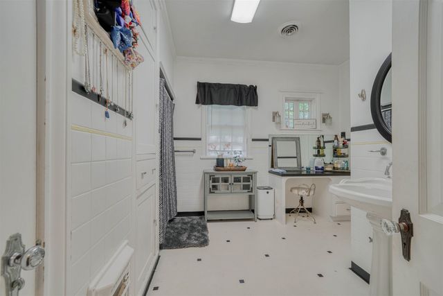 1208 Meadow Ave, Kilgore, TX 75662