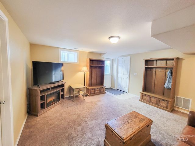 711 Airway Ave, Lewiston, ID 83501