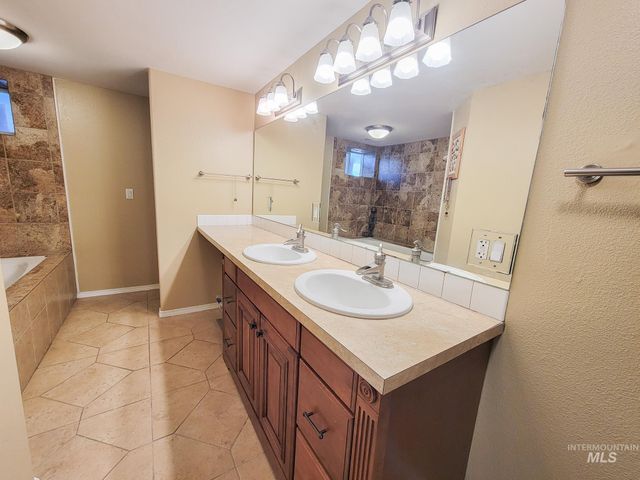 711 Airway Ave, Lewiston, ID 83501