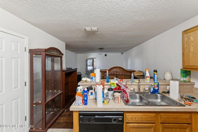 8145 ODEN Avenue, Jacksonville, FL 32216