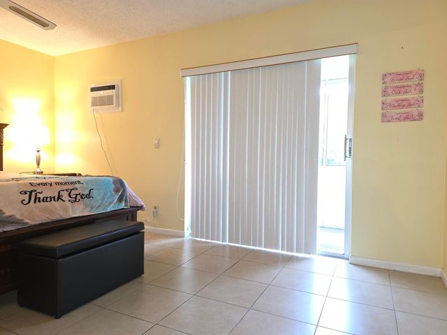 204 Kent L L, West Palm Beach, FL 33417