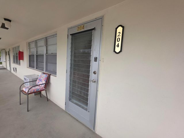 204 Kent L L, West Palm Beach, FL 33417