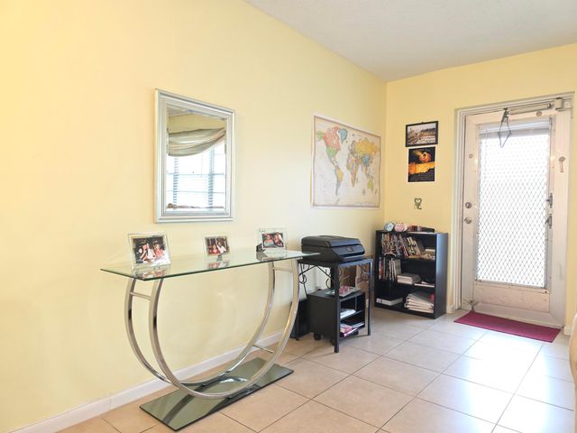 204 Kent L L, West Palm Beach, FL 33417