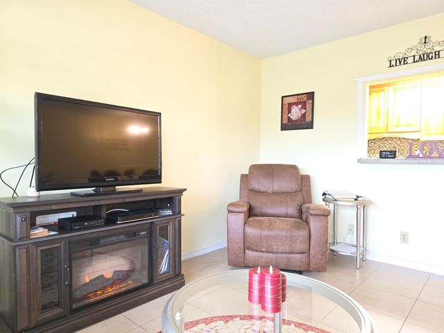 204 Kent L L, West Palm Beach, FL 33417