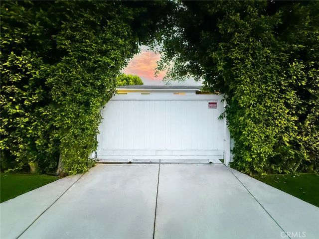 15722 Magnolia, Encino, CA 91436