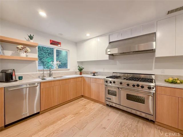 15722 Magnolia, Encino, CA 91436