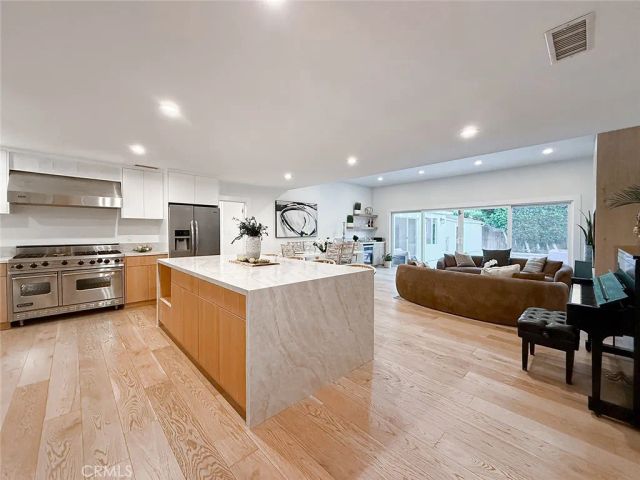 15722 Magnolia, Encino, CA 91436