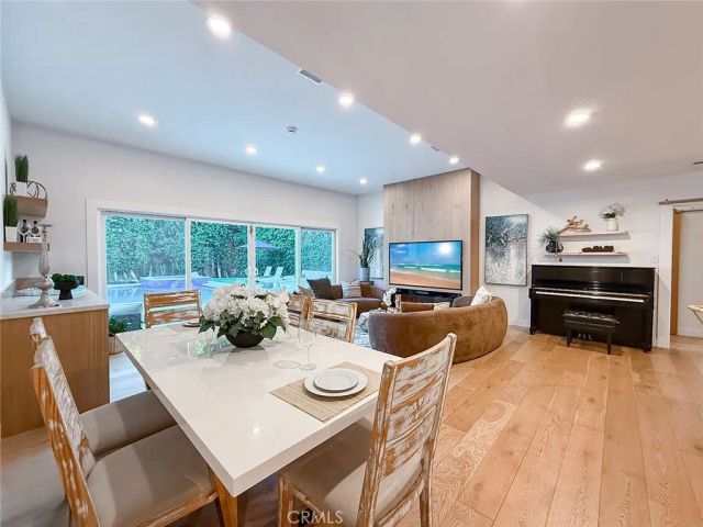 15722 Magnolia, Encino, CA 91436