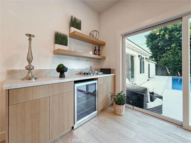 15722 Magnolia, Encino, CA 91436