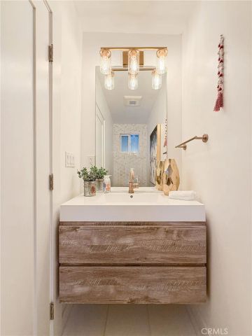 15722 Magnolia, Encino, CA 91436