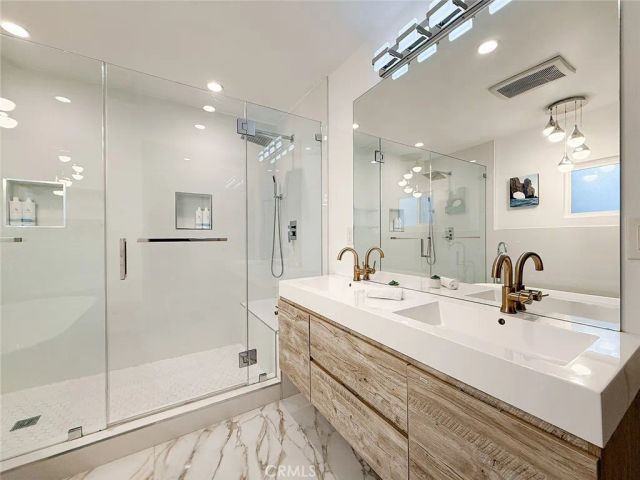 15722 Magnolia, Encino, CA 91436