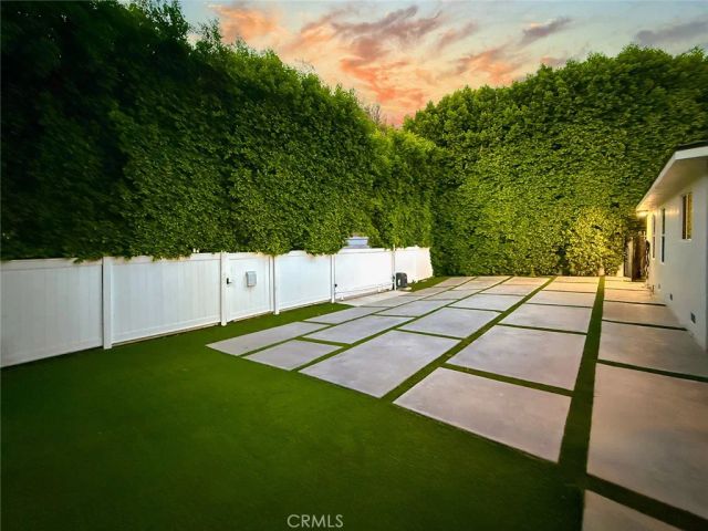 15722 Magnolia, Encino, CA 91436