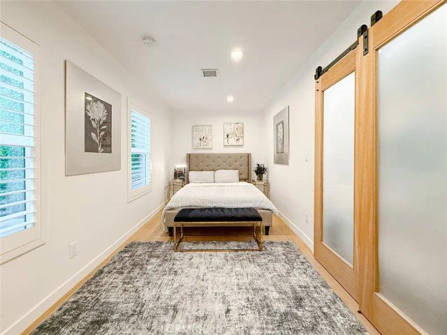 15722 Magnolia, Encino, CA 91436