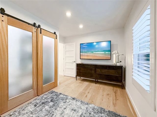 15722 Magnolia, Encino, CA 91436