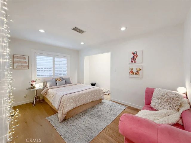 15722 Magnolia, Encino, CA 91436