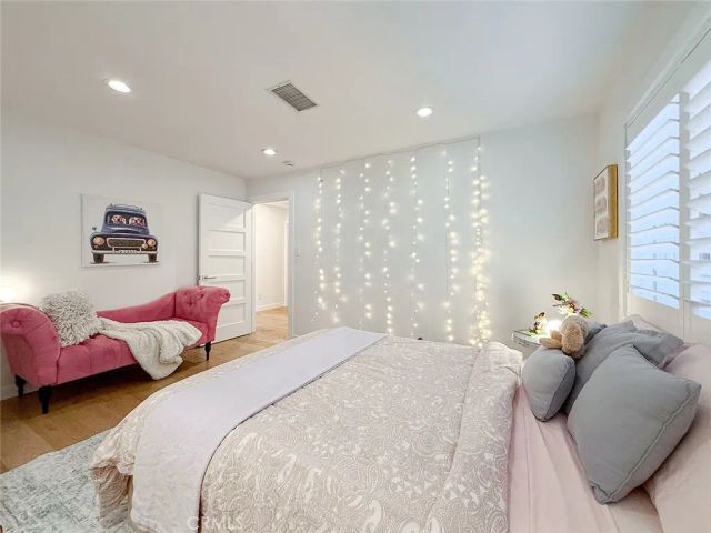 15722 Magnolia, Encino, CA 91436
