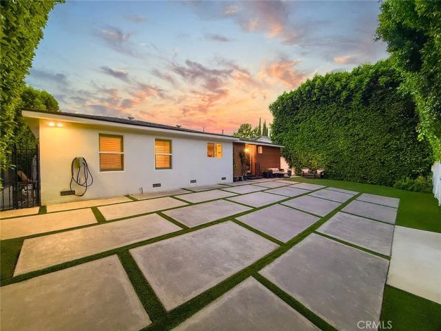 15722 Magnolia, Encino, CA 91436