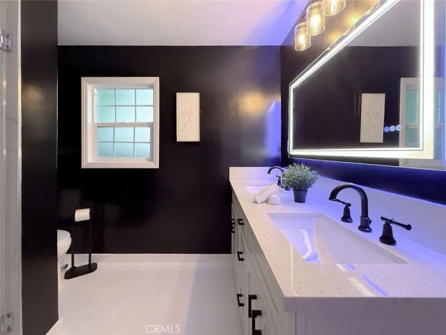 15722 Magnolia, Encino, CA 91436