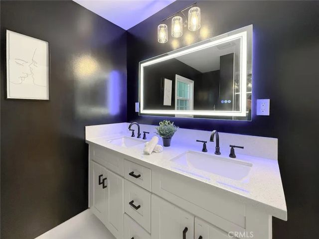 15722 Magnolia, Encino, CA 91436
