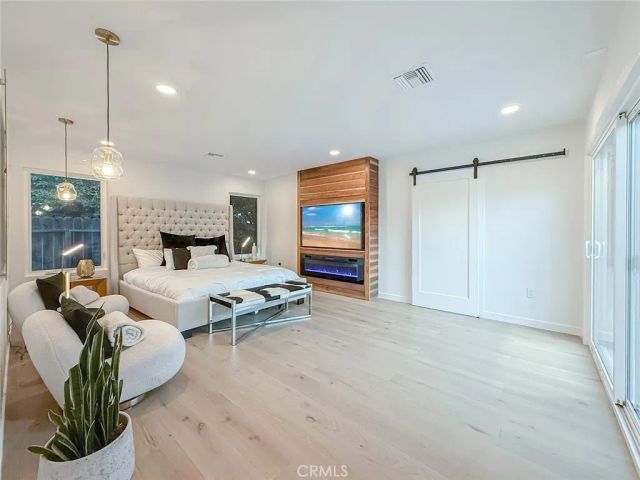 15722 Magnolia, Encino, CA 91436