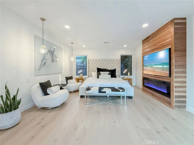 15722 Magnolia, Encino, CA 91436