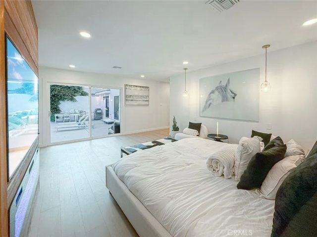 15722 Magnolia, Encino, CA 91436