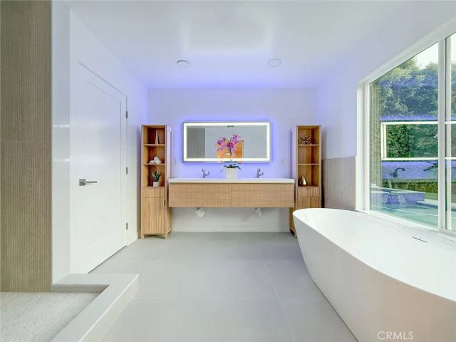 15722 Magnolia, Encino, CA 91436