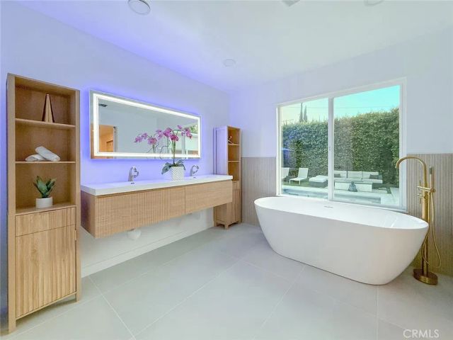 15722 Magnolia, Encino, CA 91436