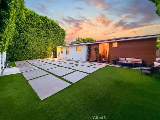 15722 Magnolia, Encino, CA 91436