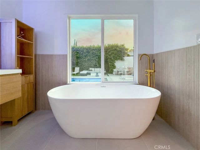 15722 Magnolia, Encino, CA 91436
