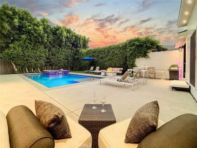 15722 Magnolia, Encino, CA 91436