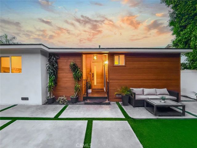 15722 Magnolia, Encino, CA 91436