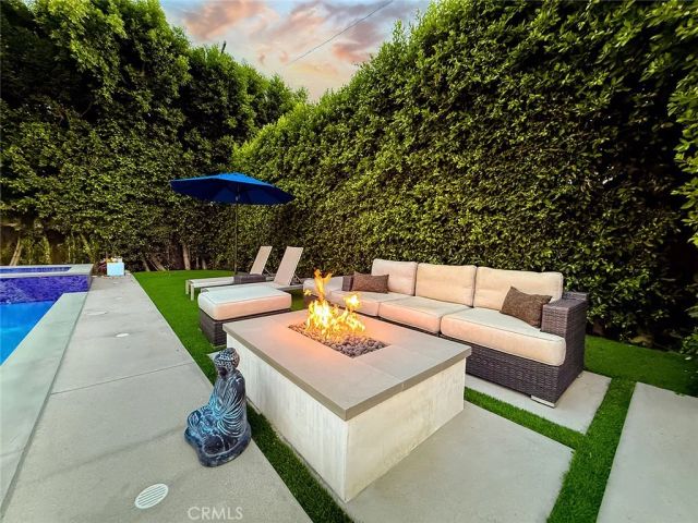 15722 Magnolia, Encino, CA 91436
