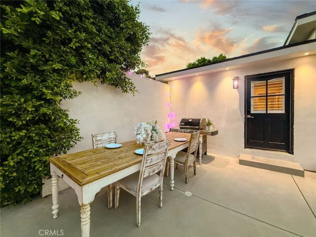 15722 Magnolia, Encino, CA 91436