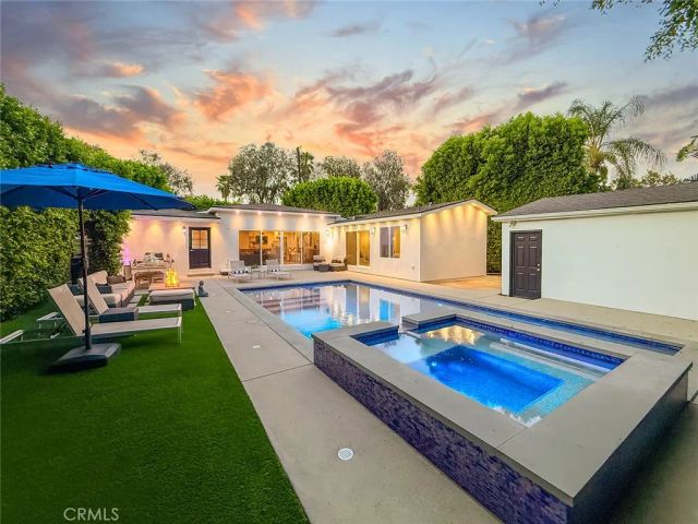 15722 Magnolia, Encino, CA 91436