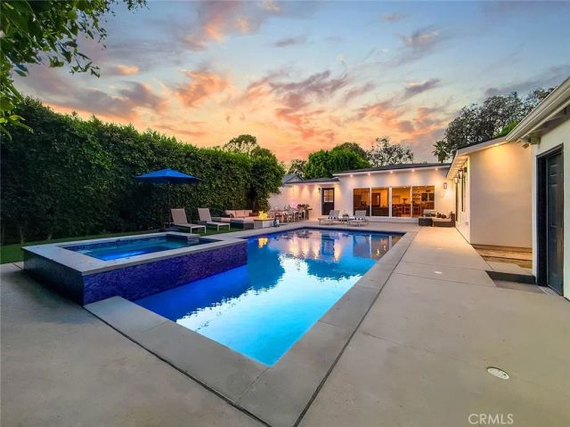 15722 Magnolia, Encino, CA 91436