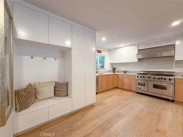 15722 Magnolia, Encino, CA 91436